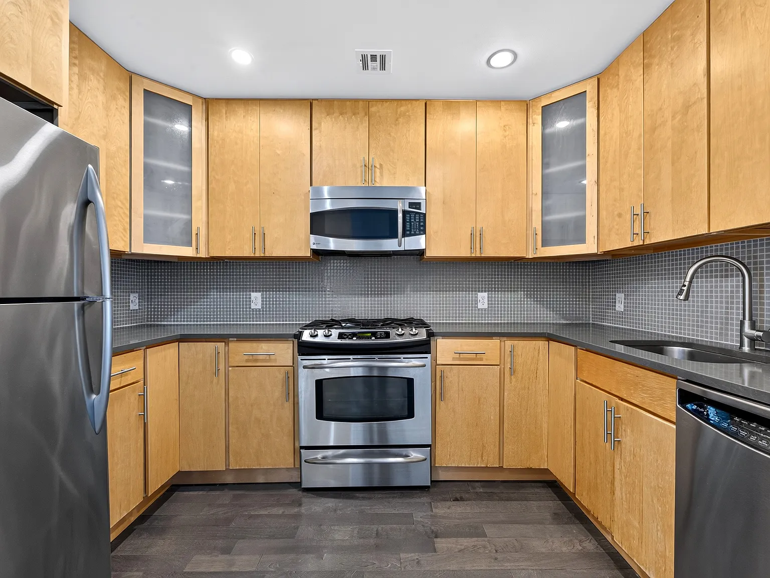 2 bed, $3,600 — Photo 1