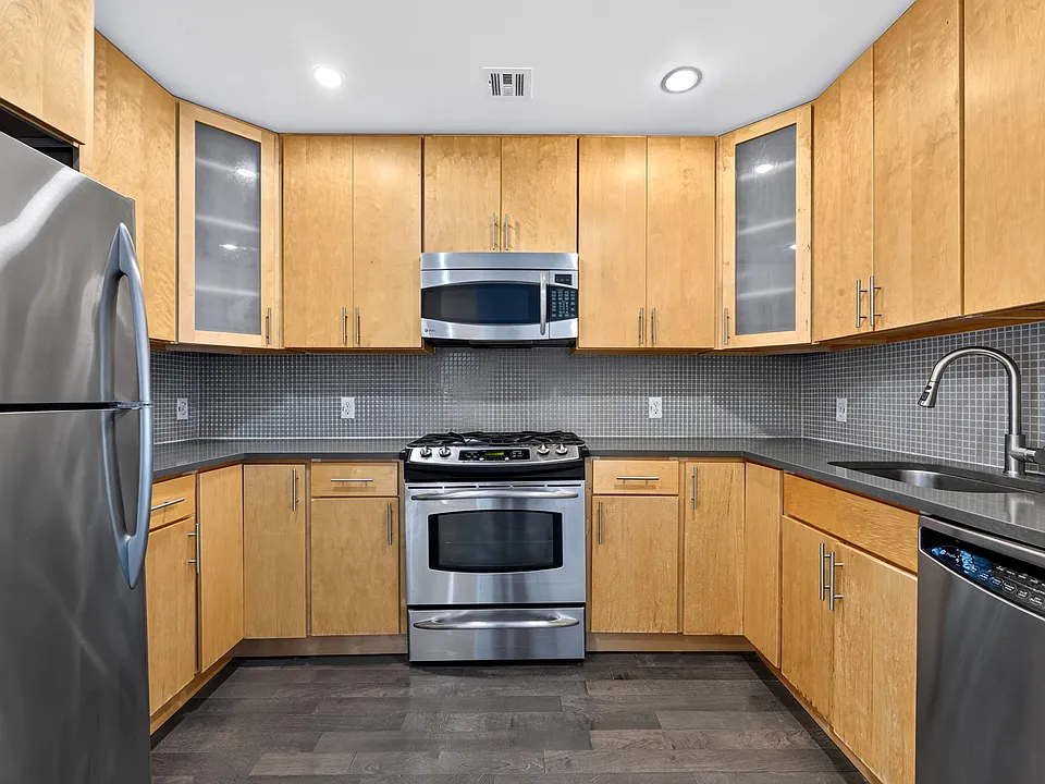 3312 Hudson Ave #4A