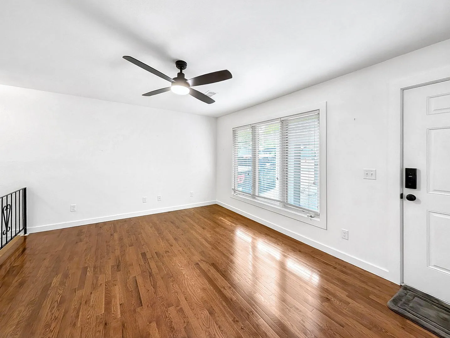 Newly Remodeled TownHome in Bella Vista — Photo 2