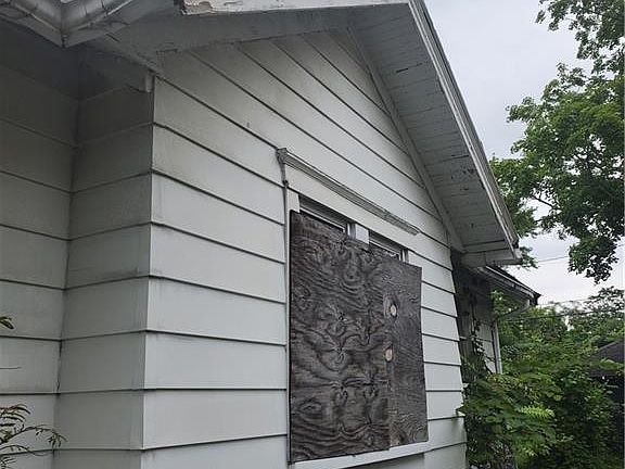 3rd image of 804 Burleigh Ave