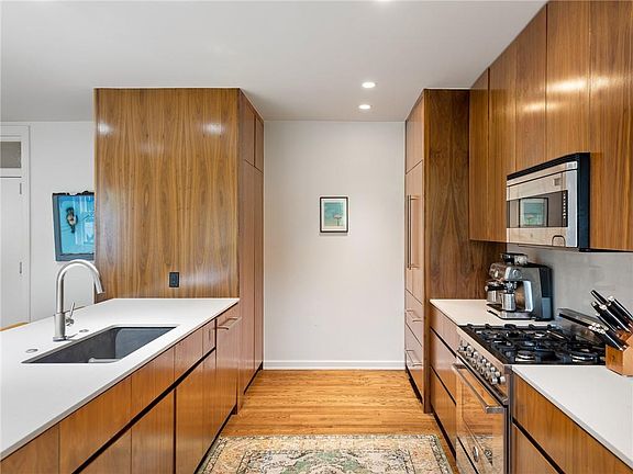 4th image of 720 W Boyd St APT 206