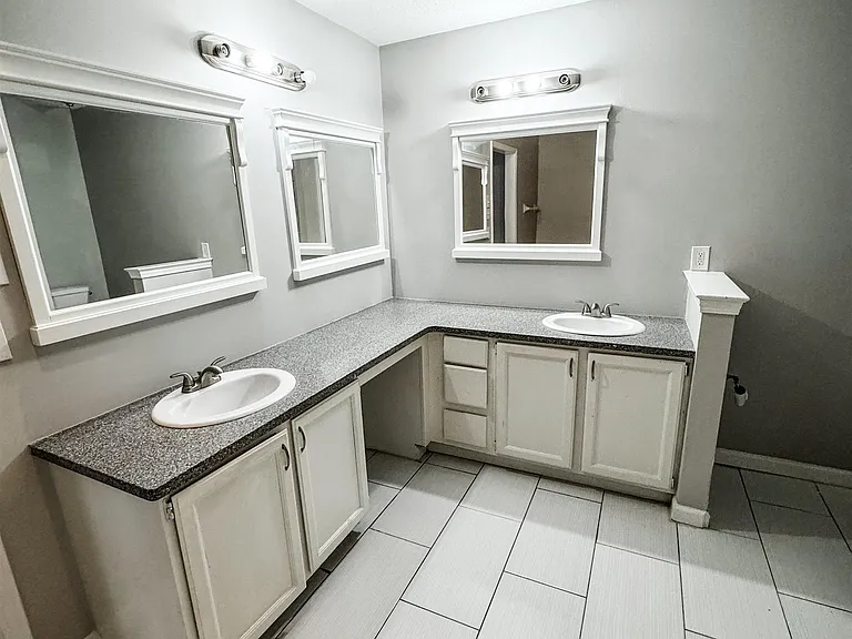 3945 Windyke Dr — Photo 10