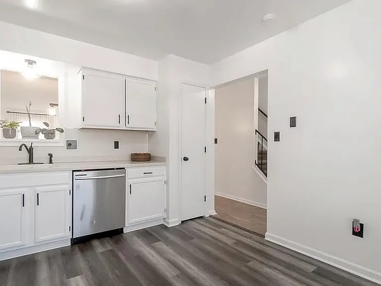 317 W 2nd St — Photo 2
