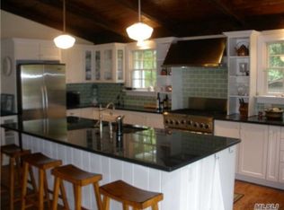 43 Sherwood Rd, Hampton Bays, NY 11946