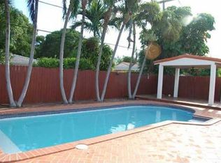 2677 W 68th Pl, Hialeah, FL 33016