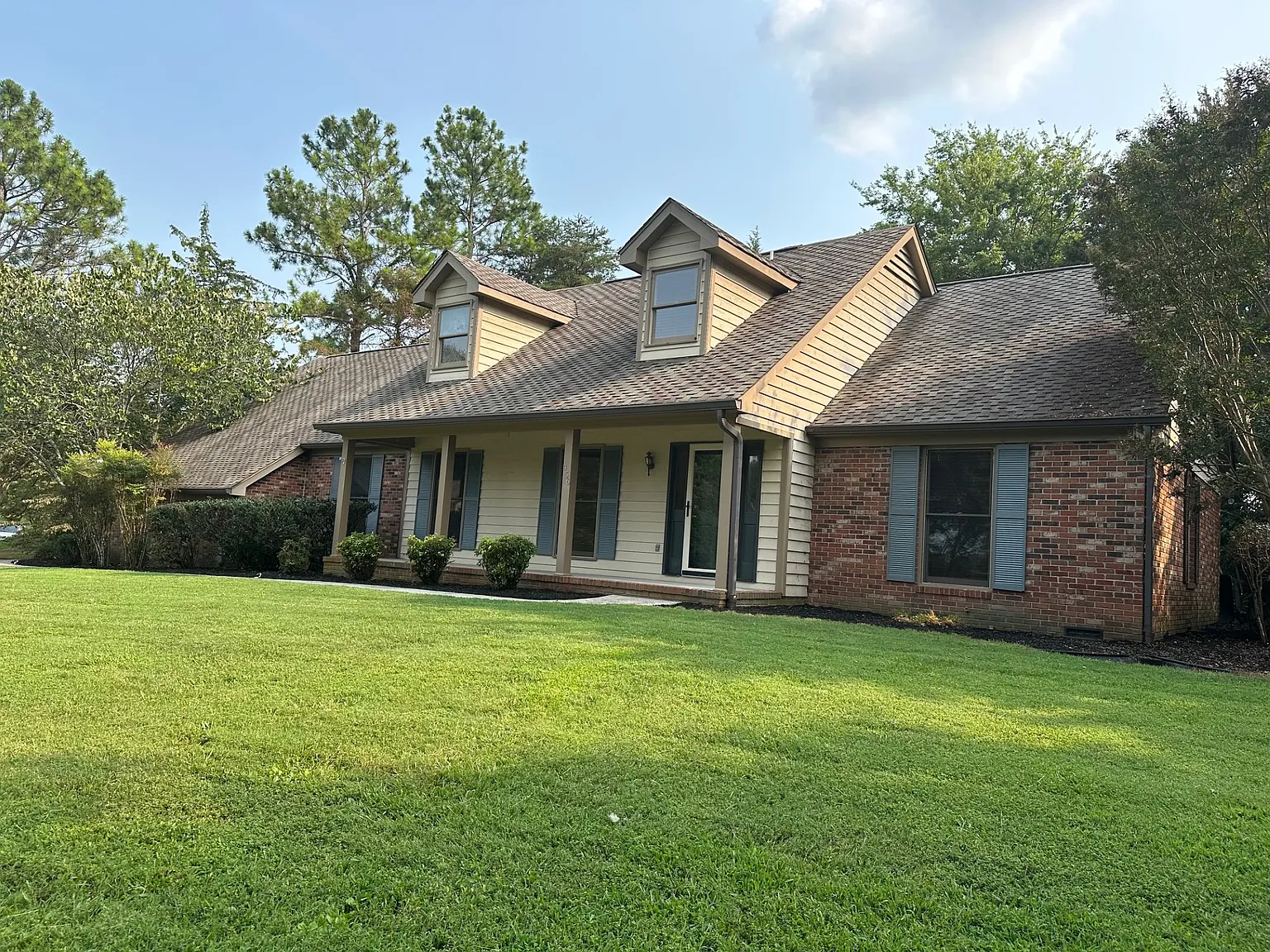 4 bed, 2.5 bath, 2772 sqft, $3,600 — Photo 2