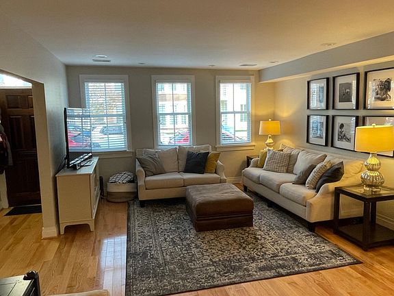 3rd image of 906 N Columbus St