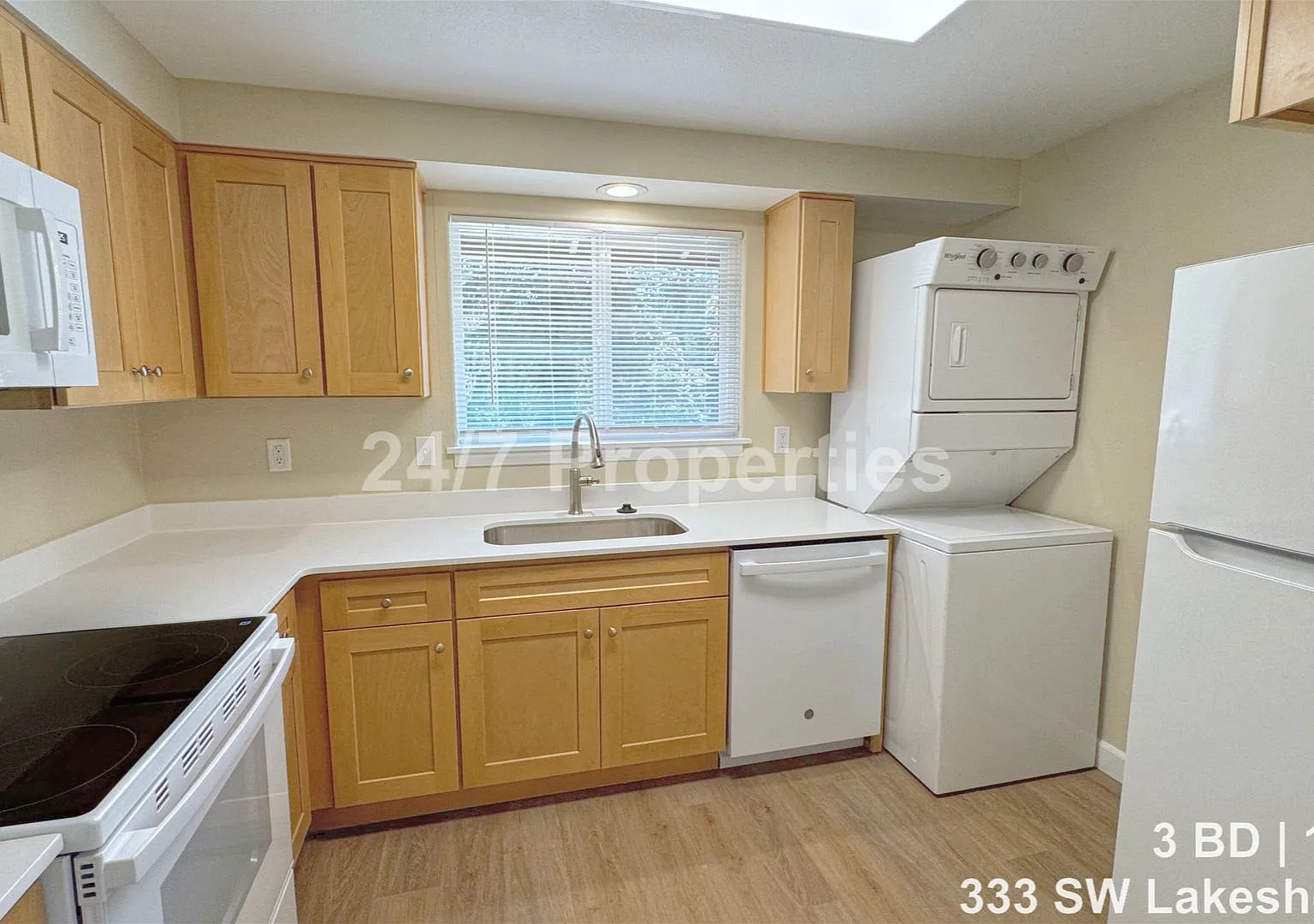 Freshly Updated 3 BD | 1.5 BA Unit - Downtown Estacada — Photo 3