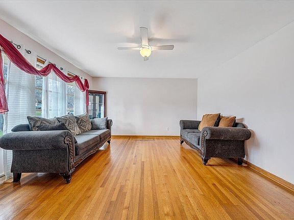 3rd image of 2966 Neil Dr