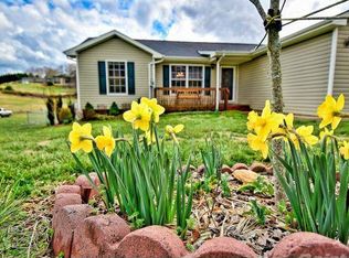 135 Hunters Run Ln, Mount Carmel, TN 37645