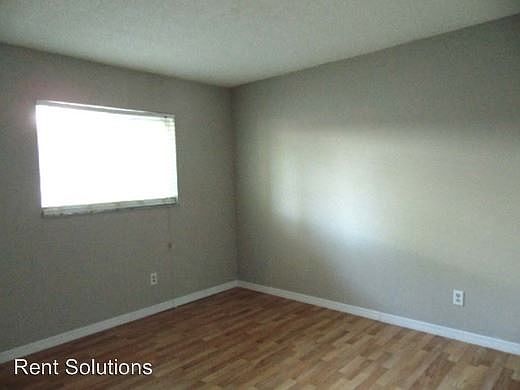 5th image of 913 Lake Palms Dr