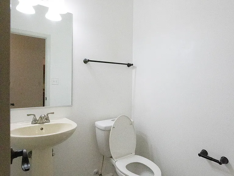1355 Lake Dr — Photo 10