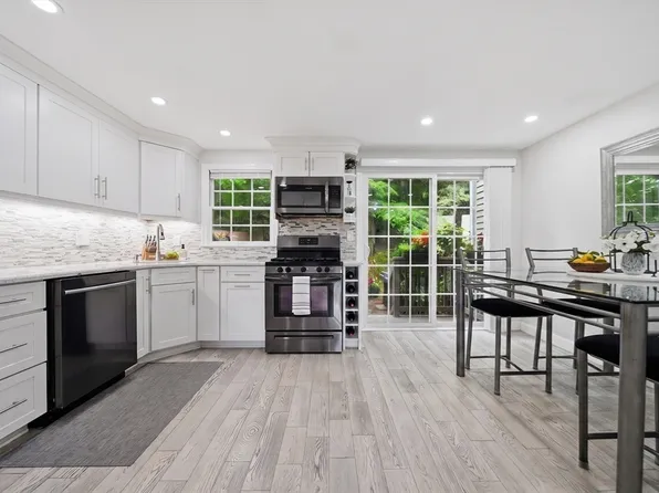 10 Oliver St APT B, Haverhill, MA 01832