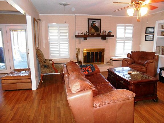 5th image of 713 Flag Creek Dr