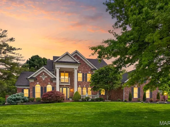 1012 Greystone Manor Pkwy, Chesterfield, MO 63005