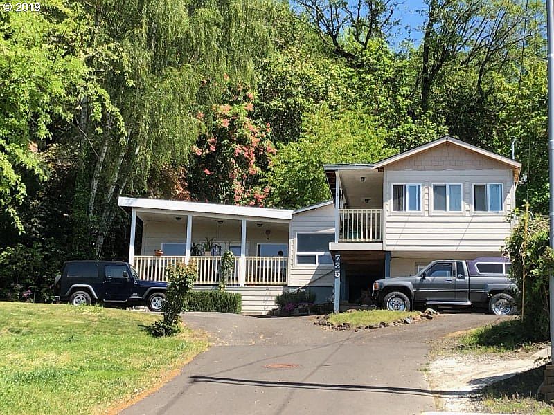 1st image of 731 SE Terrace Dr