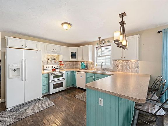 5th image of 35 Tucker Ave