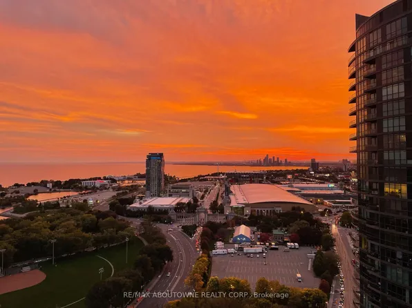 215 Fort York Blvd Unit 3008, Toronto, ON M5V 4A2
