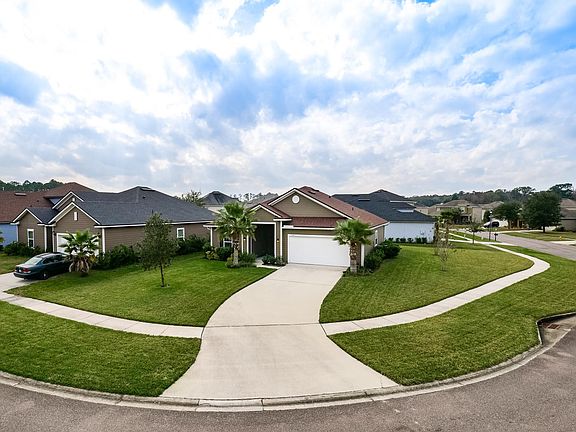 3rd image of 15671 Spotted Saddle Cir