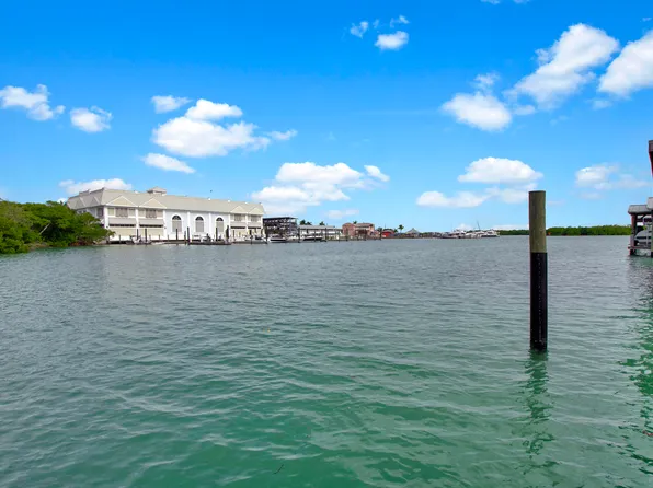 101 Pago Pago Dr E, Naples, FL 34113