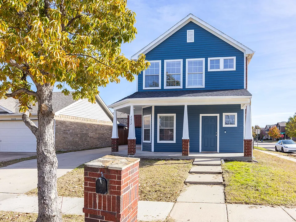 2672 Blackstone Dr