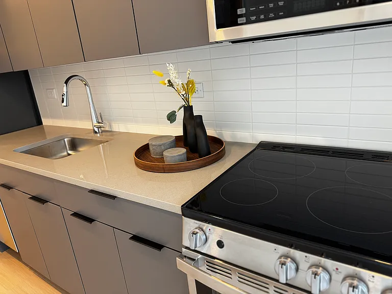 624 Newark Ave #1111 — Photo 4