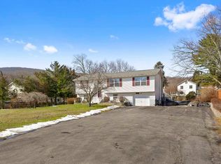 4 Sheridan Dr, Pawling, NY 12564