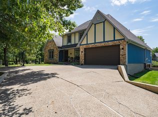 1 Timber Creek Ct, Towanda, IL 61776