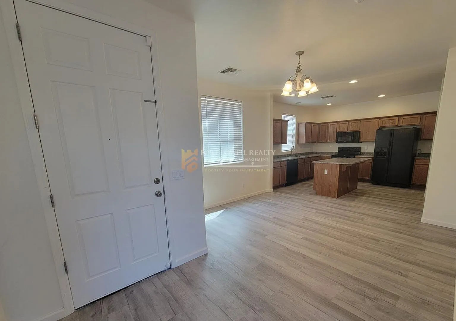 3 Bedroom, 2.5 Bathroom Home Available Now — Photo 4