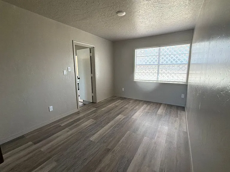916 W Plains Ave — Photo 6