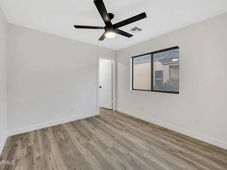 3702 W Naomi Ln — Photo 1