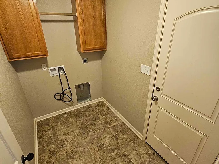 1151 Meadows Dr — Photo 23