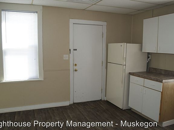 5th image of 2063 Estes St APT D