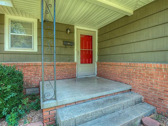 2nd image of 1518 Sunset Dr