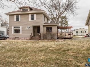 808 5th St, Garretson, SD 57030