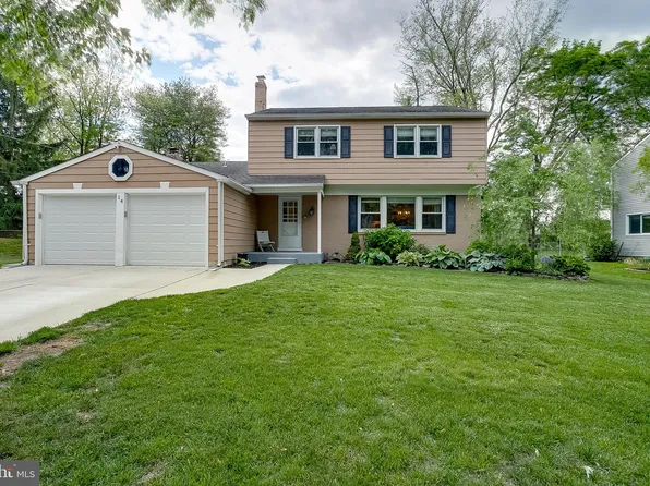 14 Blue Bell Dr, Cherry Hill, NJ 08002