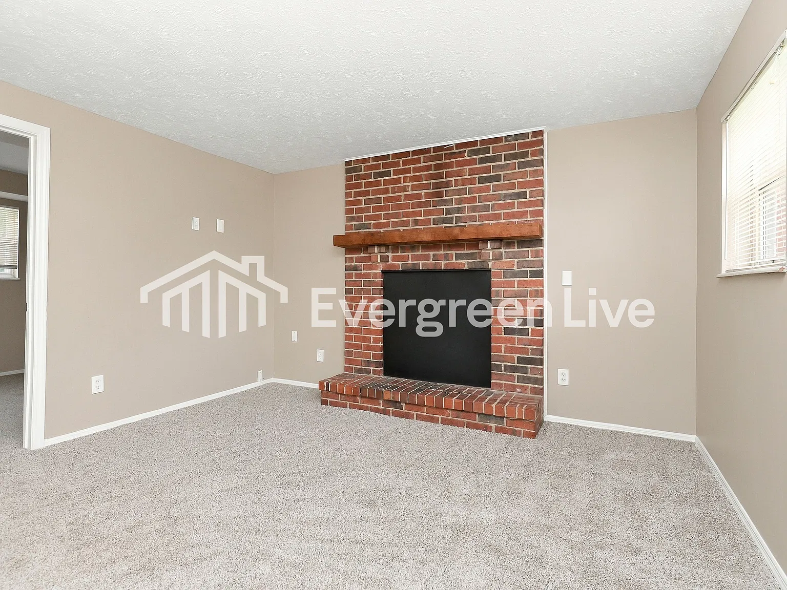 3 bed, 2.0 bath, 1439 sqft, $2,095 — Photo 3