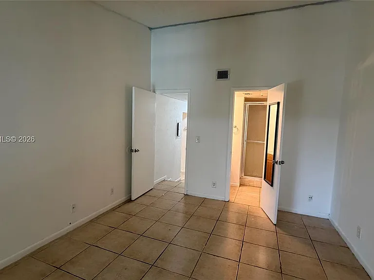2550 Riverside Dr #223 — Photo 9