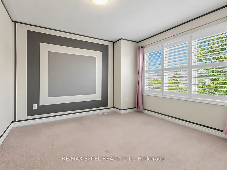 25 Demott Ave — Photo 24