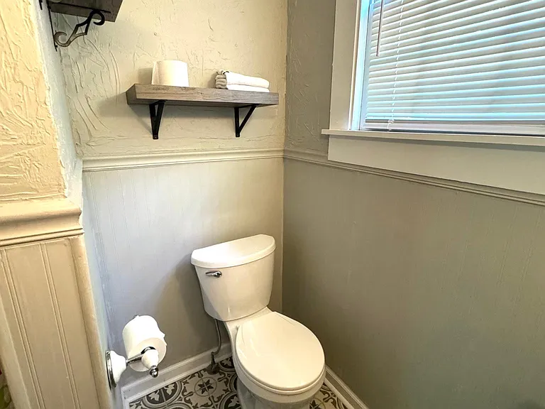 310 E Main St — Photo 14