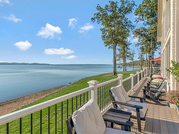 8th image of 572 Eagle Shore Dr