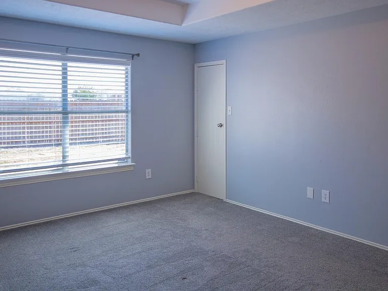 2814 Morton Cove Ln — Photo 17