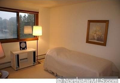 5th image of 1000 41st Ave NE APT 202