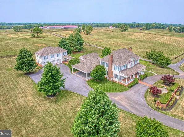 899 Earle Rd, Charles Town, WV 25414