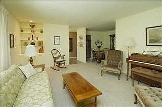 3rd image of 2726 Mockingbird Dr