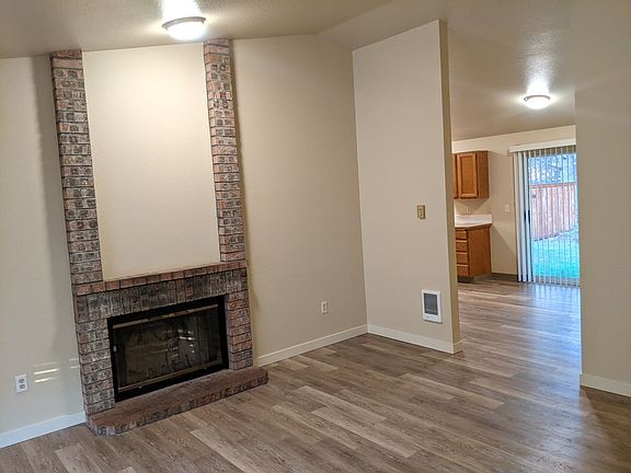 4th image of 15809-15811 59th Avenue Ct E #15811