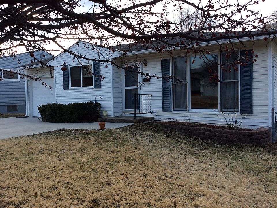 1st image of 4869 Robin Hill Dr