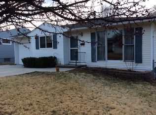 4869 Robin Hill Dr, Omaha, NE 68106