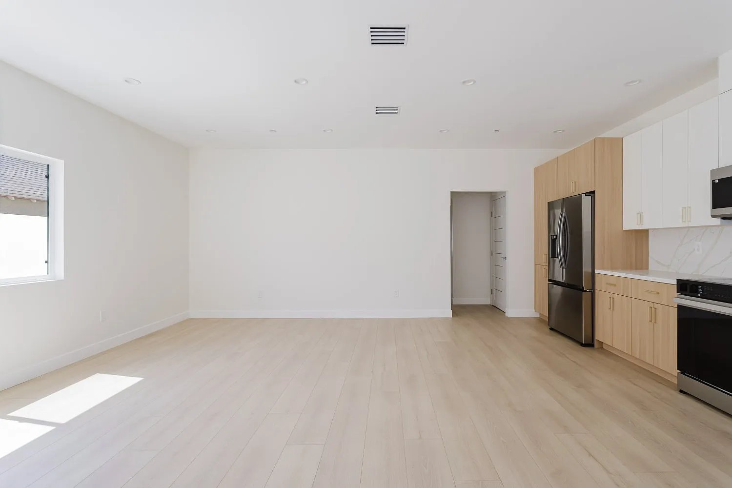 1507 N Niagara St — Photo 1