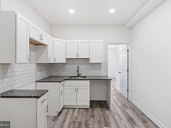 3rd image of 1219 W Butler St